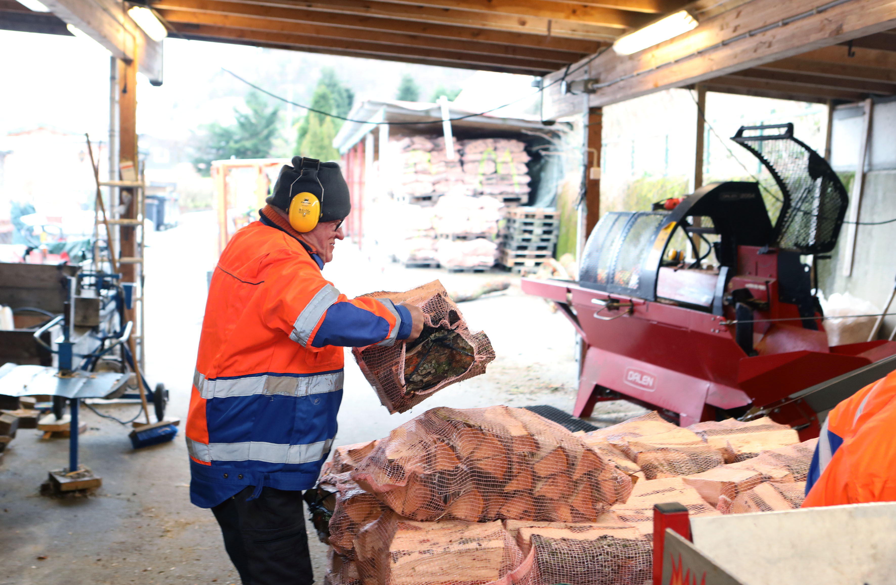  Vedproduksjon i avdeling Byggeriet ved Kvinnherad Vekstbedrift AS